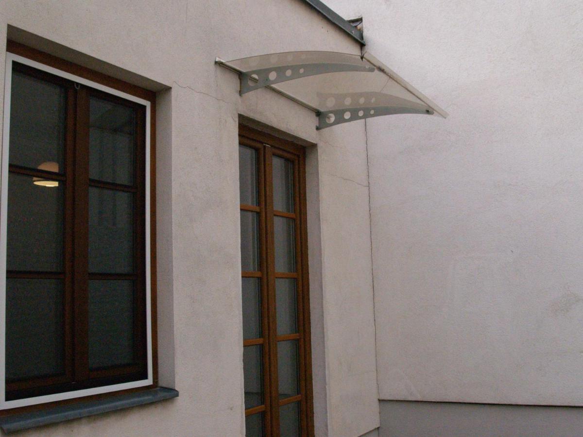 Lg Tiny Apartment Korneuburg Exterior photo